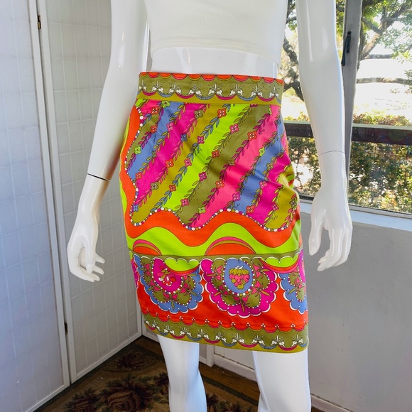 EMILIO PUCCI, Printed Multi Color Mini Skirt, 10. - Picture 5 of 6